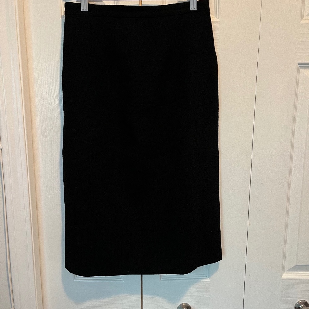 Willow size 6  100% virgin wool skirt